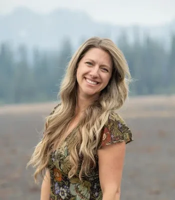 Portrait of Amanda Herr, REALTOR .