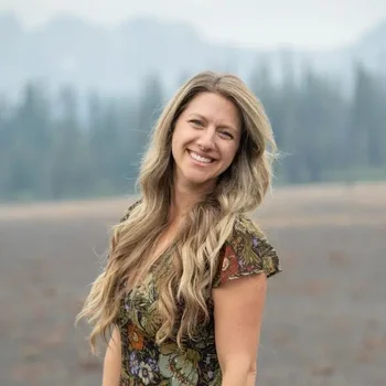 Portrait of Amanda Herr, REALTOR