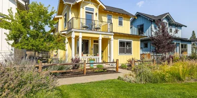 "Craftsman-Style Home for Sale in Sisters, Oregon with Dual Primary Suites and Park Views"