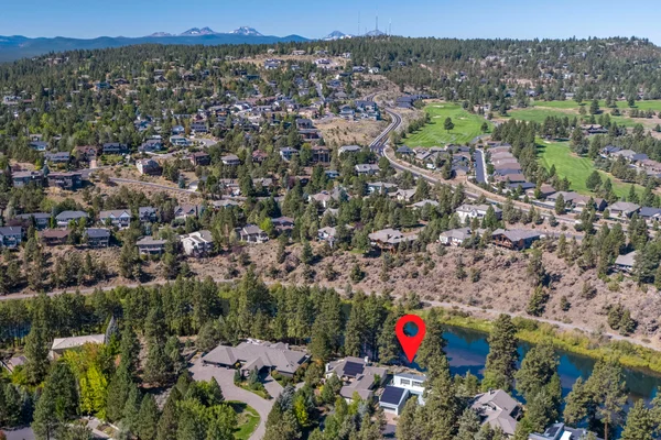 Riverfront Living in Bend: A Contemporary-Meets-Mid-Century Design on the Deschutes