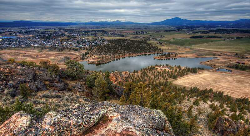 image from rocky craig with lake and city in background