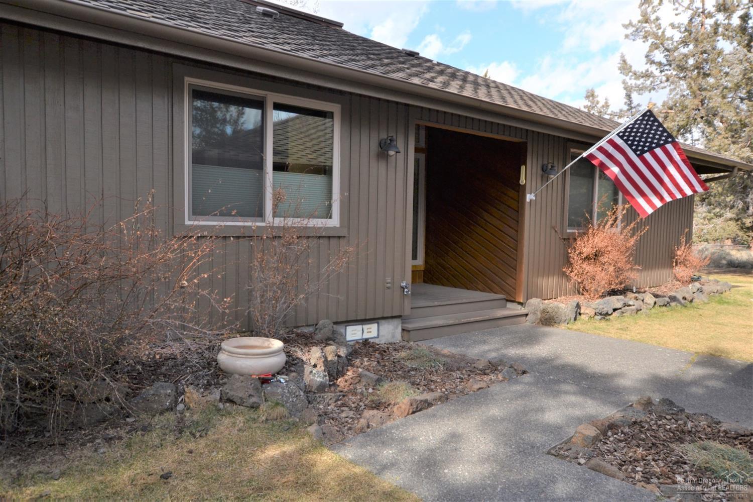 64576 Sylvan Loop, Bend